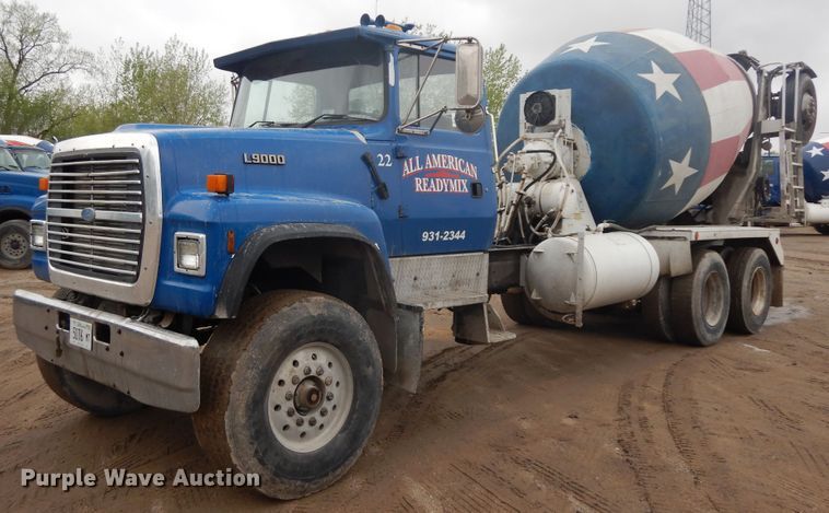 image for item DF5339 1995 Ford L9000 ready mix truck
