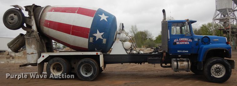 image for item DF5339 1995 Ford L9000 ready mix truck