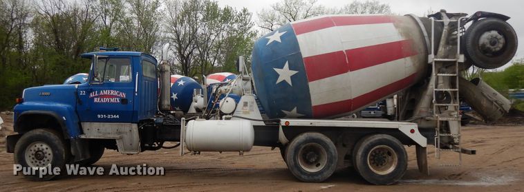 image for item DF5339 1995 Ford L9000 ready mix truck