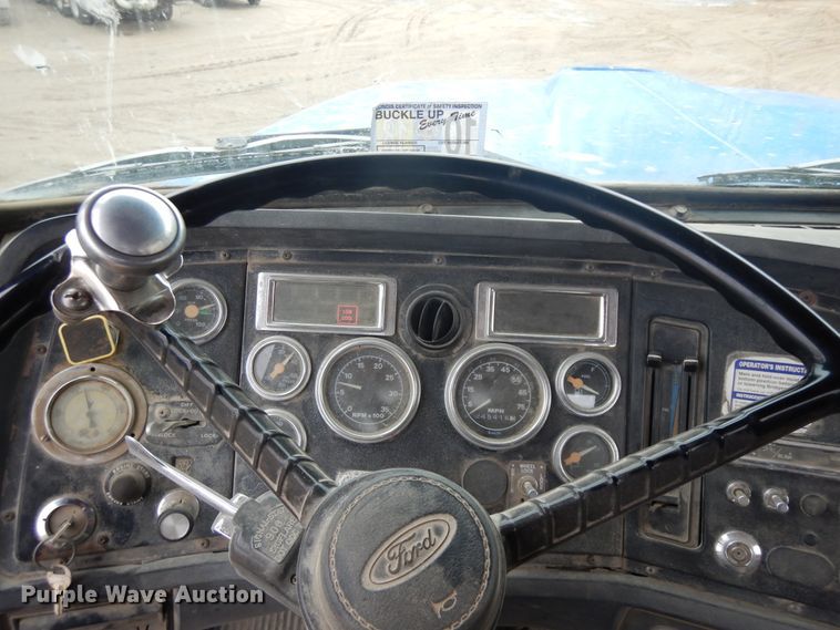 image for item DF5339 1995 Ford L9000 ready mix truck