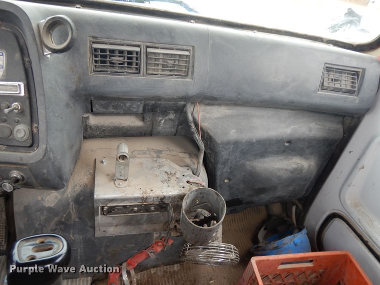 image for item DF5339 1995 Ford L9000 ready mix truck