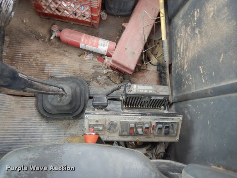 image for item DF5339 1995 Ford L9000 ready mix truck