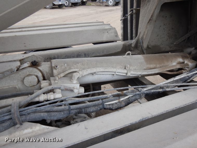 image for item DF5339 1995 Ford L9000 ready mix truck