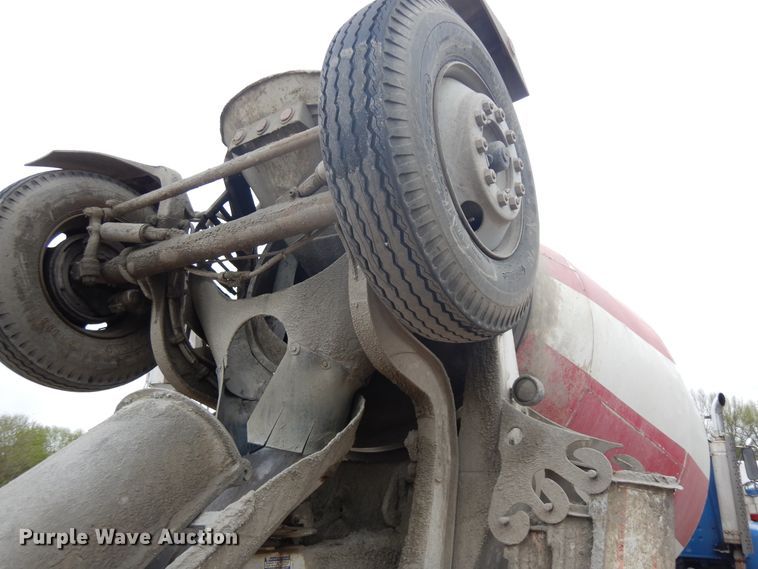 image for item DF5339 1995 Ford L9000 ready mix truck