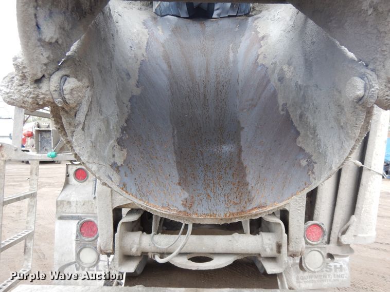 image for item DF5339 1995 Ford L9000 ready mix truck