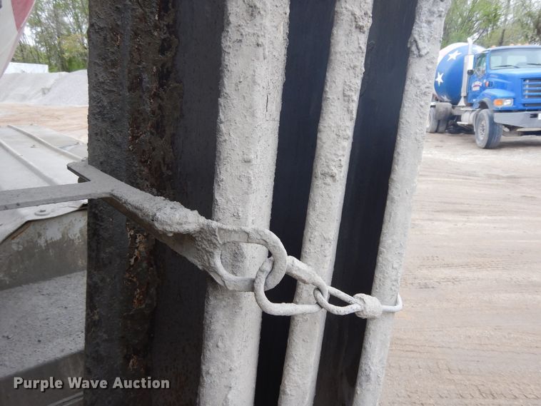 image for item DF5339 1995 Ford L9000 ready mix truck