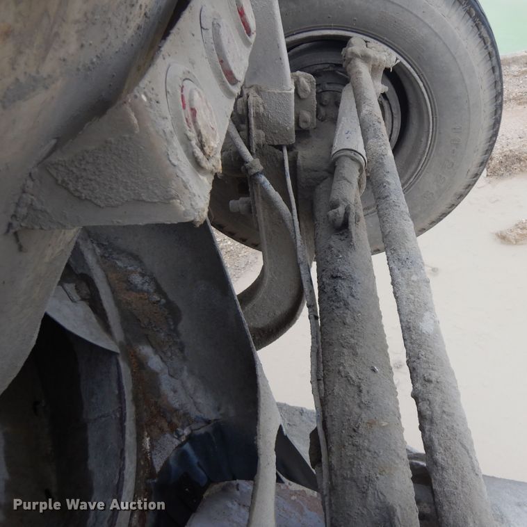 image for item DF5339 1995 Ford L9000 ready mix truck