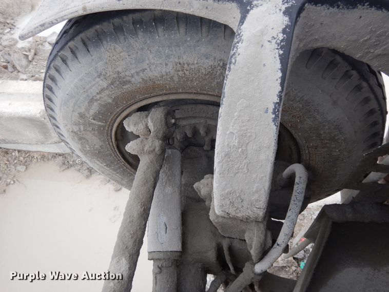 image for item DF5339 1995 Ford L9000 ready mix truck