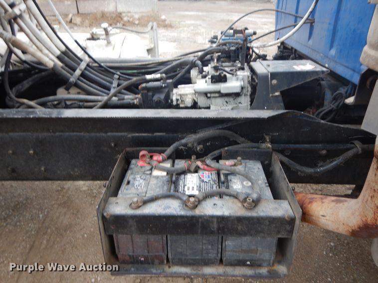 image for item DF5339 1995 Ford L9000 ready mix truck