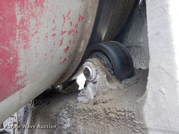 image for item DF5339 1995 Ford L9000 ready mix truck