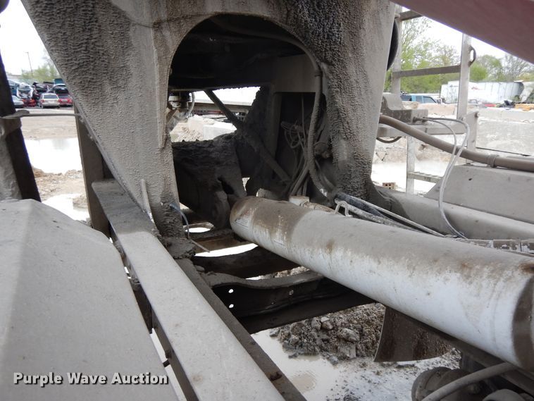 image for item DF5339 1995 Ford L9000 ready mix truck