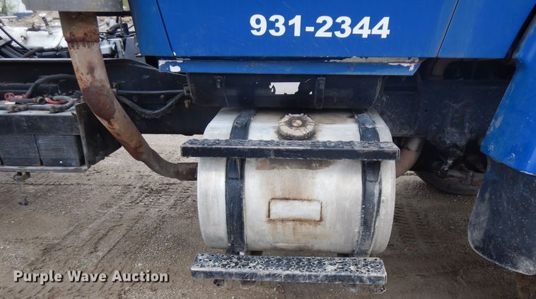 image for item DF5339 1995 Ford L9000 ready mix truck