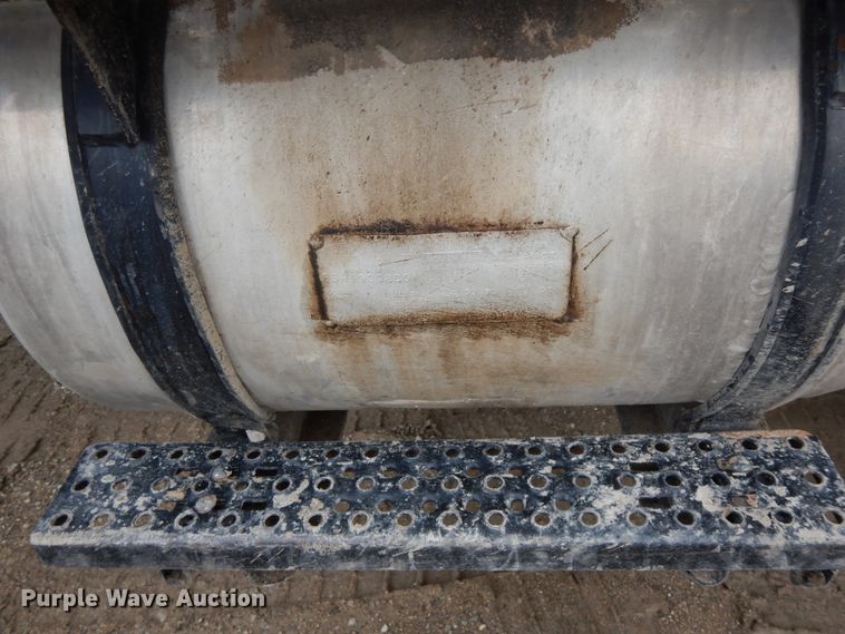 image for item DF5339 1995 Ford L9000 ready mix truck