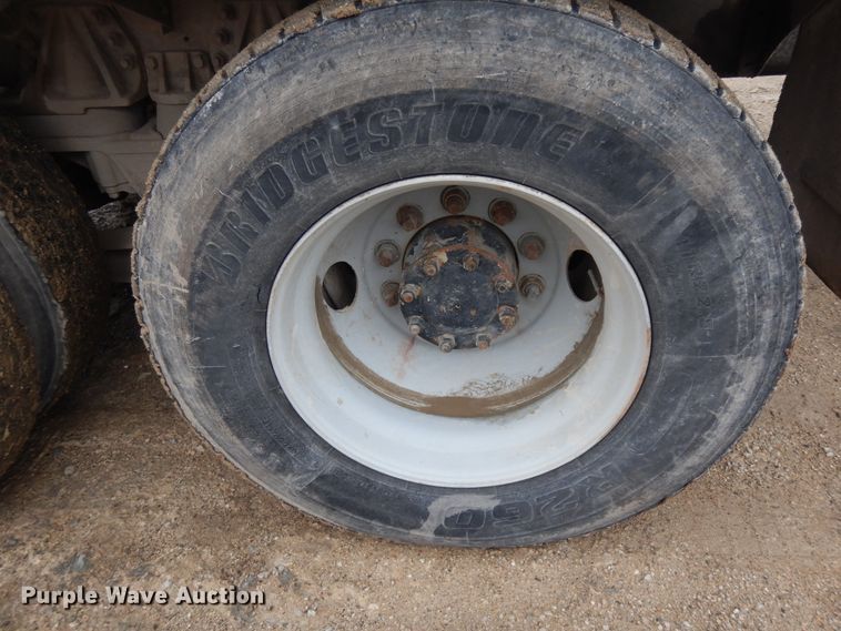 image for item DF5339 1995 Ford L9000 ready mix truck