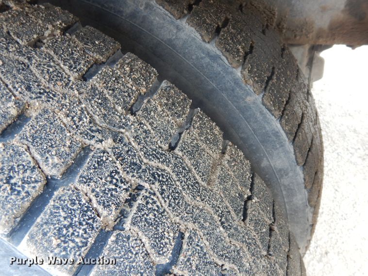 image for item DF5339 1995 Ford L9000 ready mix truck