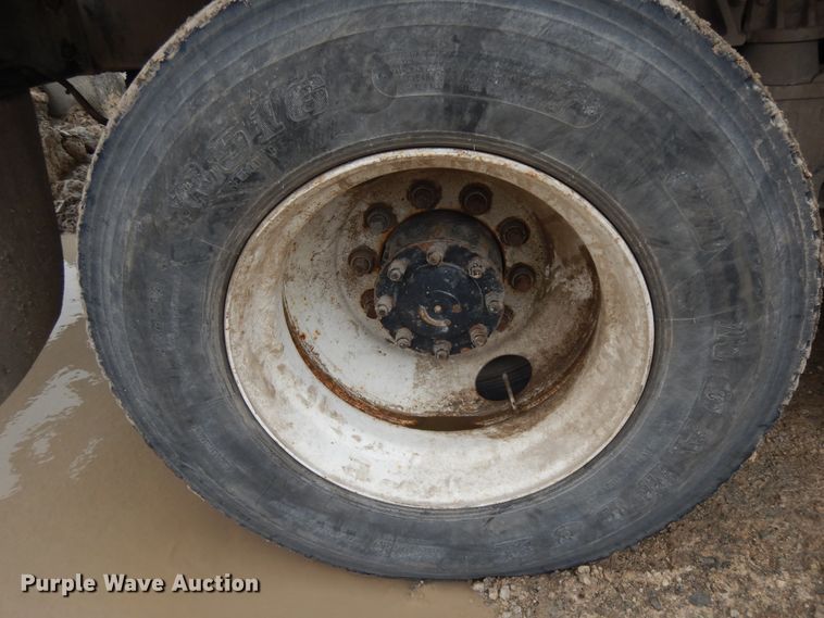 image for item DF5339 1995 Ford L9000 ready mix truck