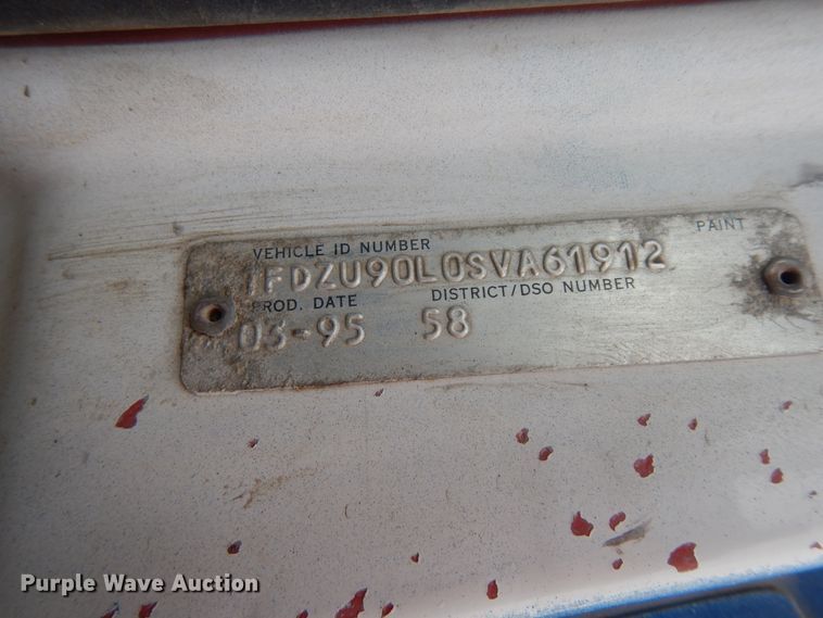 image for item DF5339 1995 Ford L9000 ready mix truck