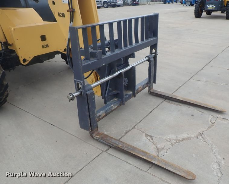 image for item DG3104 2007 Mustang 642  telehandler