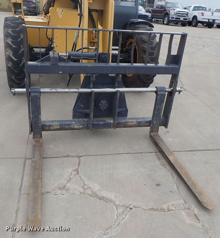 image for item DG3104 2007 Mustang 642  telehandler