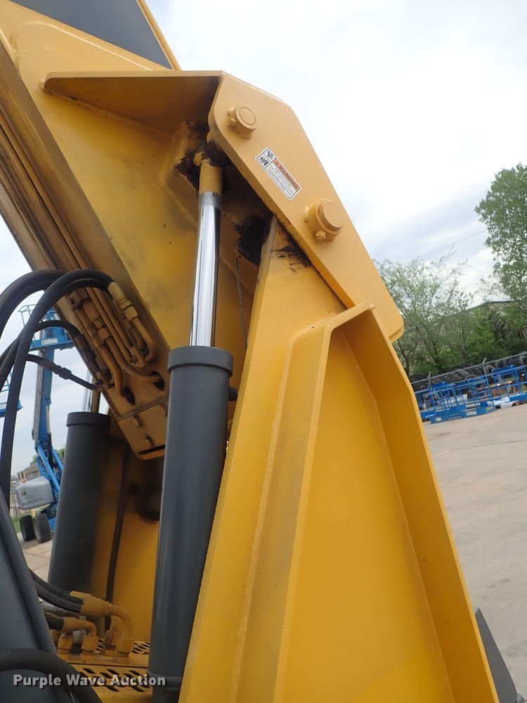 image for item DG3104 2007 Mustang 642  telehandler