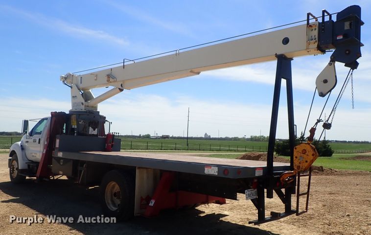 image for item DG3152 2004 Ford F750 crane truck