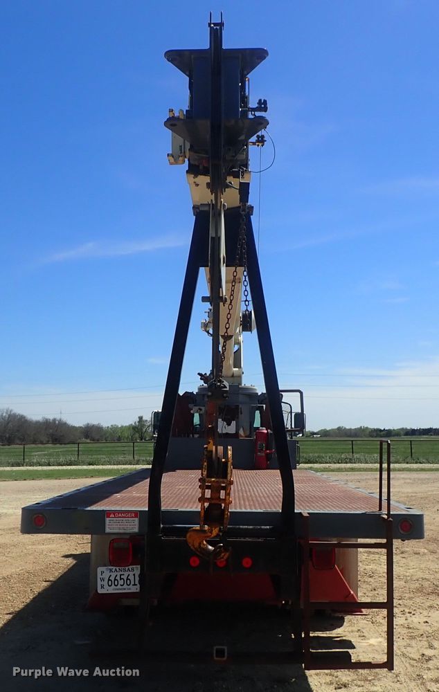 image for item DG3152 2004 Ford F750 crane truck