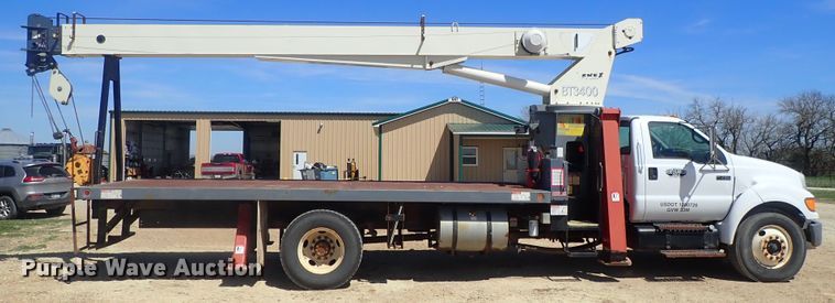 image for item DG3152 2004 Ford F750 crane truck