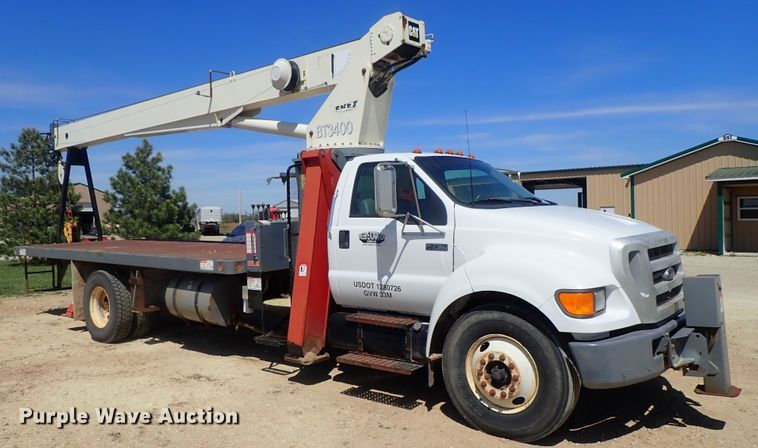 image for item DG3152 2004 Ford F750 crane truck