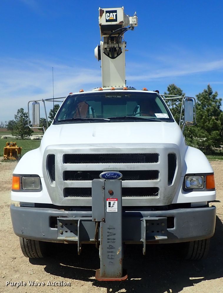image for item DG3152 2004 Ford F750 crane truck