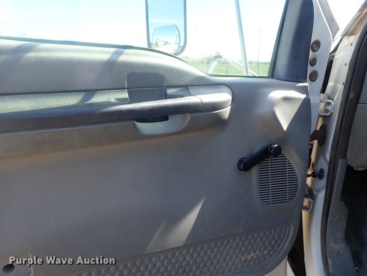 image for item DG3152 2004 Ford F750 crane truck