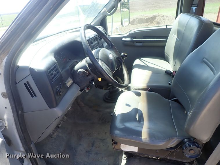 image for item DG3152 2004 Ford F750 crane truck