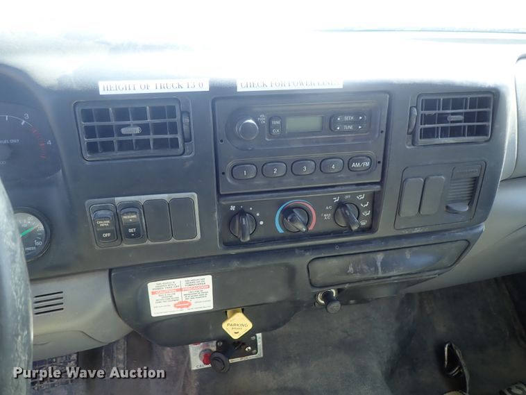 image for item DG3152 2004 Ford F750 crane truck