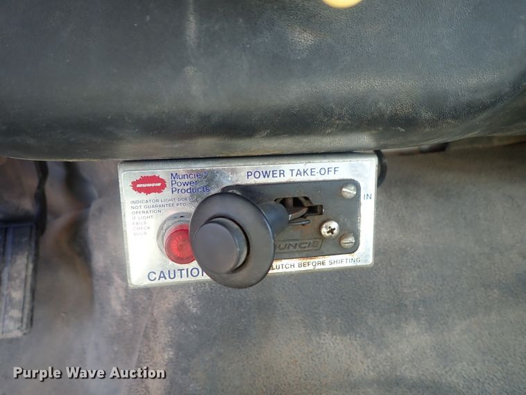 image for item DG3152 2004 Ford F750 crane truck