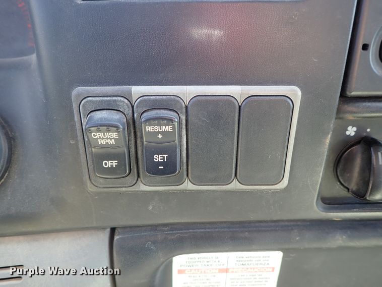 image for item DG3152 2004 Ford F750 crane truck