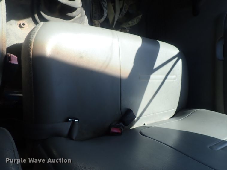 image for item DG3152 2004 Ford F750 crane truck