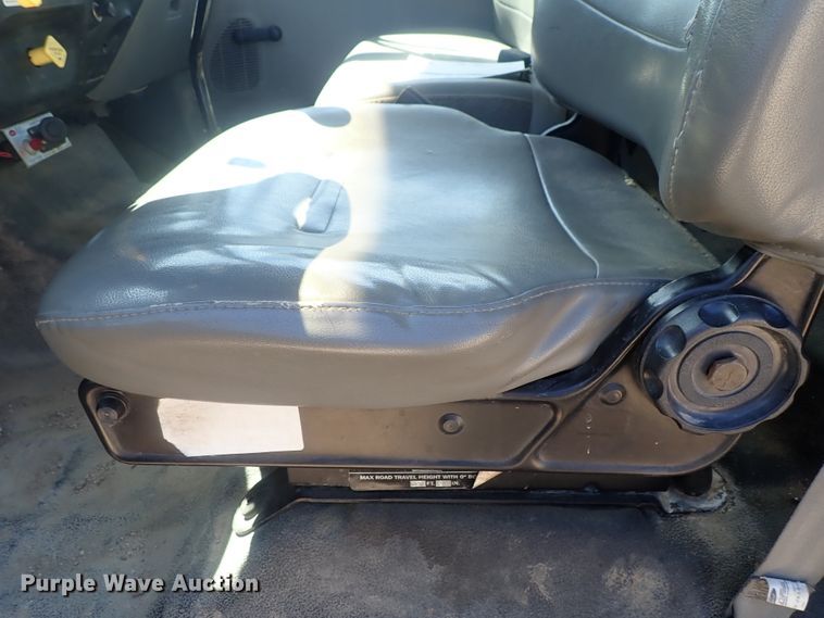 image for item DG3152 2004 Ford F750 crane truck