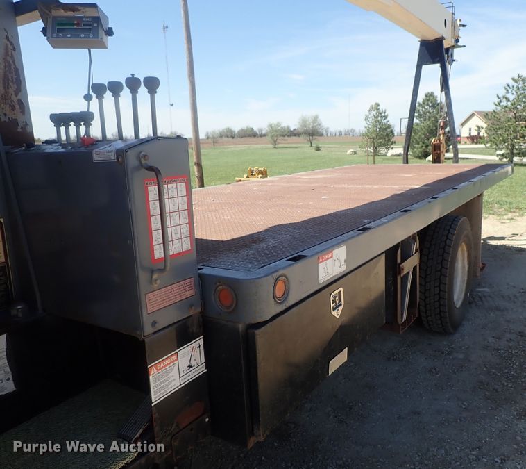 image for item DG3152 2004 Ford F750 crane truck