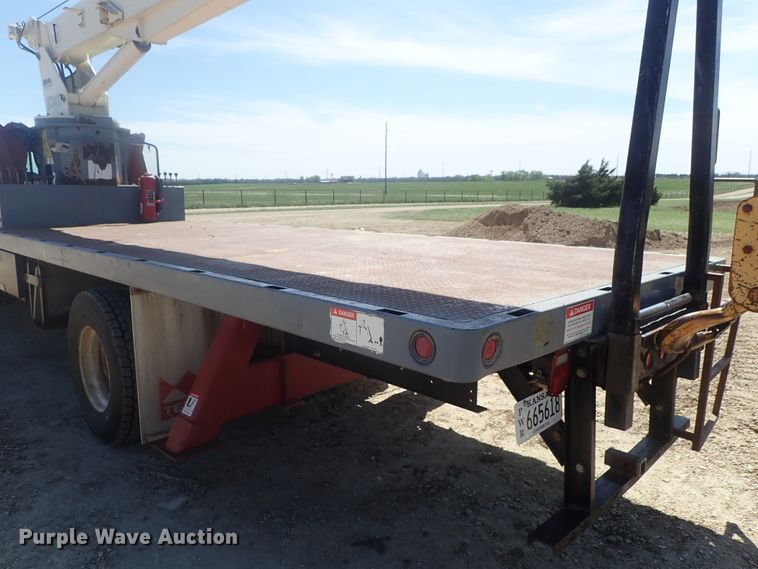 image for item DG3152 2004 Ford F750 crane truck