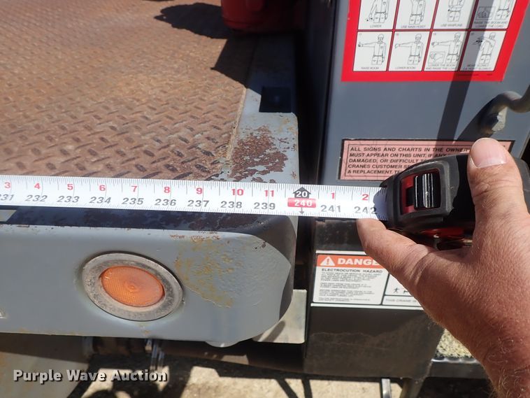 image for item DG3152 2004 Ford F750 crane truck