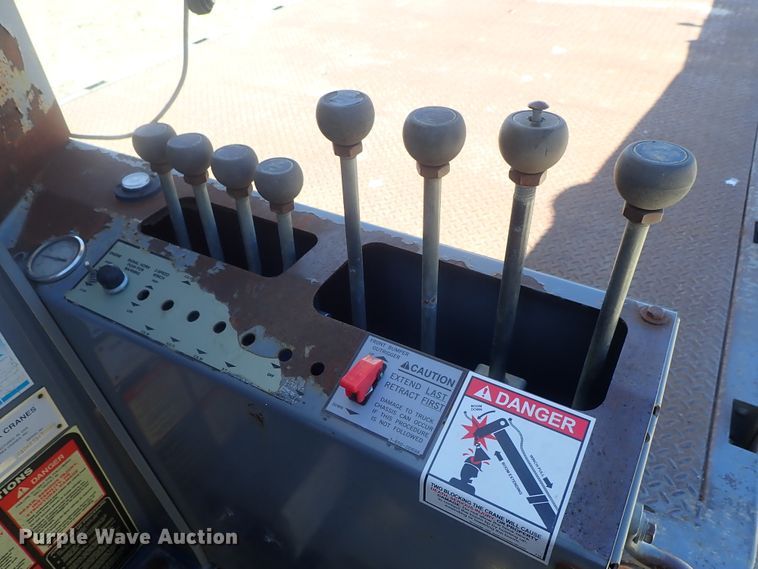 image for item DG3152 2004 Ford F750 crane truck