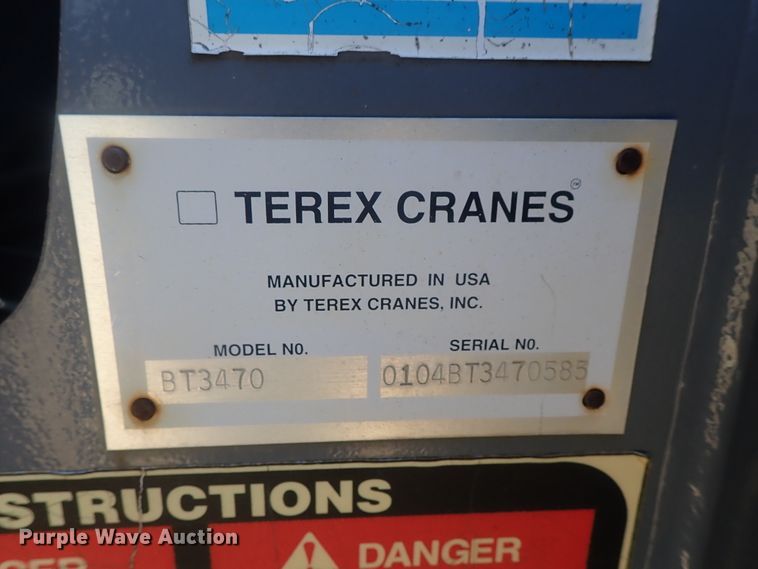 image for item DG3152 2004 Ford F750 crane truck