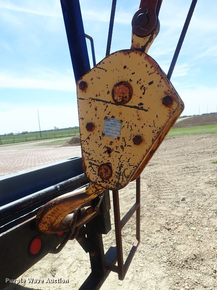 image for item DG3152 2004 Ford F750 crane truck