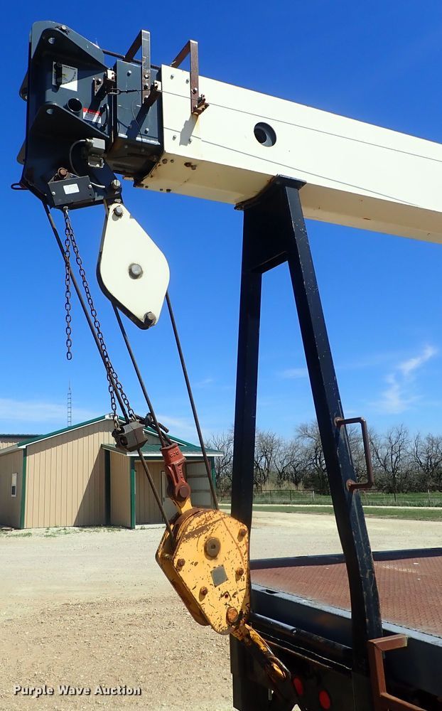 image for item DG3152 2004 Ford F750 crane truck