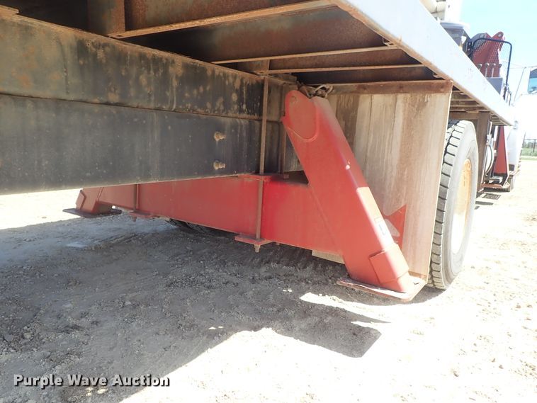 image for item DG3152 2004 Ford F750 crane truck