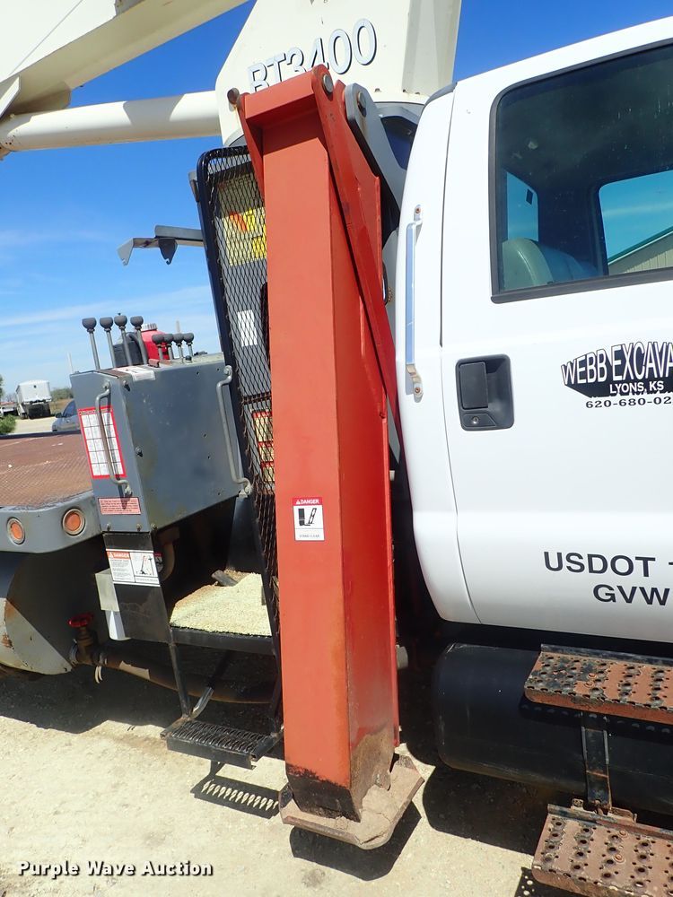 image for item DG3152 2004 Ford F750 crane truck