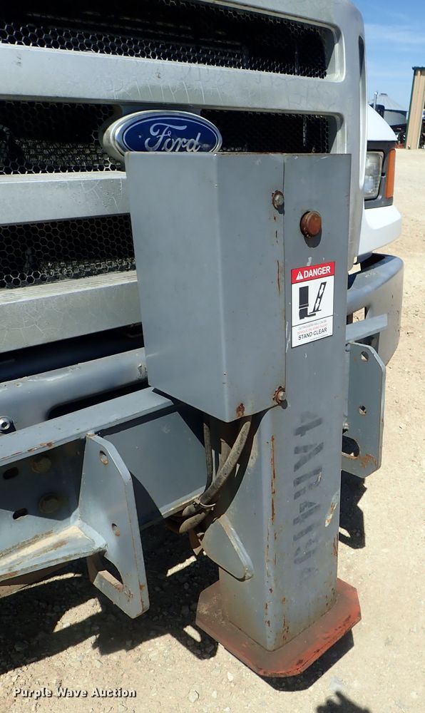 image for item DG3152 2004 Ford F750 crane truck