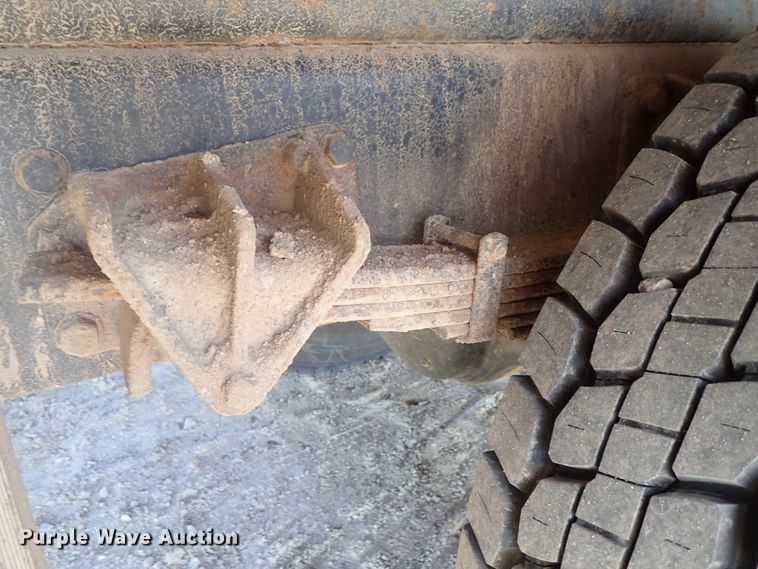 image for item DG3152 2004 Ford F750 crane truck