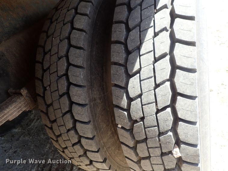 image for item DG3152 2004 Ford F750 crane truck