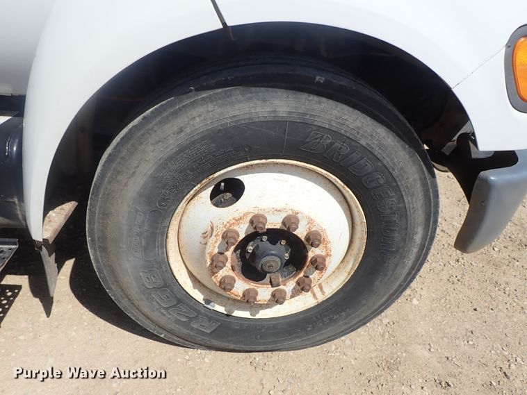 image for item DG3152 2004 Ford F750 crane truck