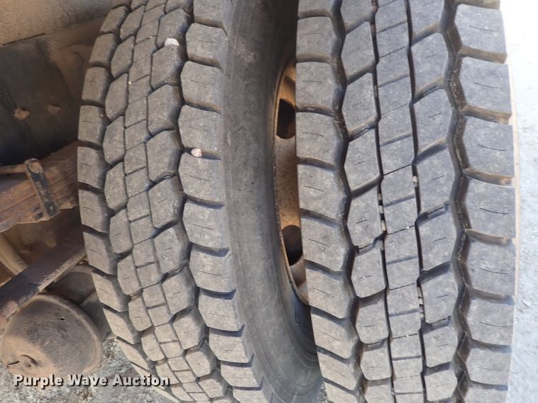 image for item DG3152 2004 Ford F750 crane truck